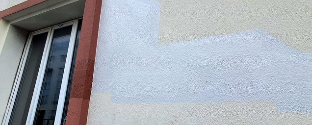 Raccord de peinture et d'enduit en façade