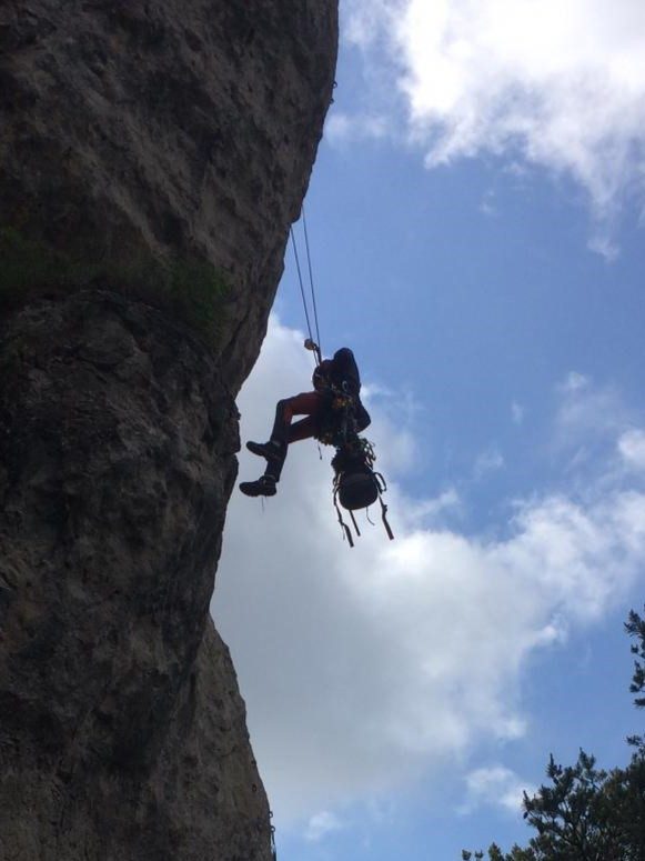Cordiste en progression sur corde
